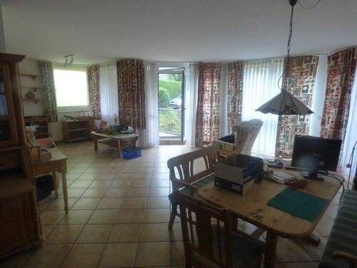 Foto (02) Wohnzimmer.JPG - 2 Zimmer Etagenwohnung zur Miete in Bergisch Gladbach