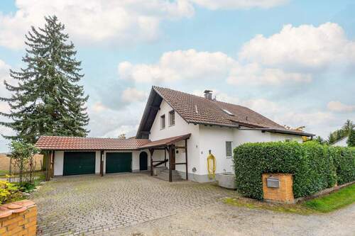 SO108817-1 - - Gepflegtes Einfamilienhaus mit großem Gartengrundstück mit ländlichen Umfeld -