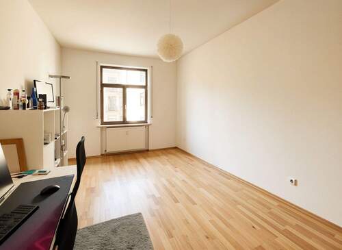 Wohn-, und Schlafzimmer - 1 Zimmer Einfamilienhaus zum Kaufen in Leipzig