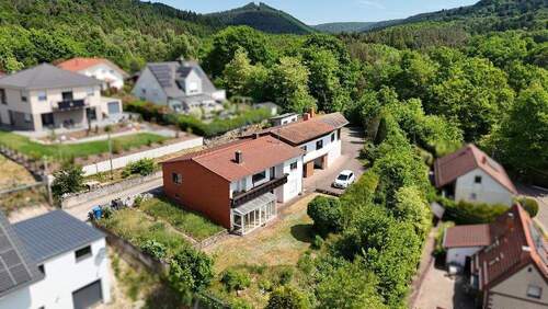 Bild 1 - +++Zwei Einfamilienhäuser mit Südausrichtung, Wintergärten, Südbalkon, 3 Garagen, auf einem ruhigen Grundstück mit Panoramablick in den Pfälzer Wald++
