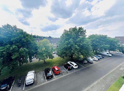 Kostenlose Stellplätze direkt vor der Türe! - 
