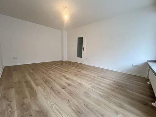 Wohnzimmer - 3 Zimmer Etagenwohnung zur Miete in Mönchengladbach