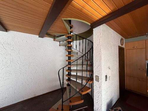Treppe von Wohnbereich in DG - 