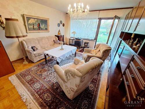 Wohnzimmer - 3 Zimmer Etagenwohnung in Stuttgart