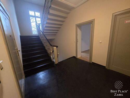 Hausflur - 3 Zimmer Etagenwohnung in Berlin