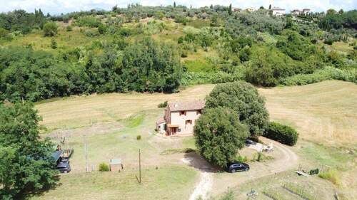 Bild 1 - Lari ! Landhaus in Dorfnähe mit großer landwirtschaftlicher Fläche und Olivenhain I Immobilie Toskana