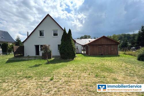 Haus und Carport - 