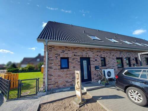 Vorderseite mit Eingangsbereich - 4 Zimmer Reihenendhaus zur Miete in Gnutz