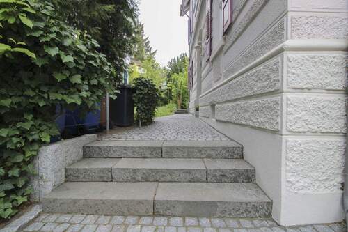 Eingang zu Gebäude - Mehrfamilienhaus, Wohnhaus mit 244,30 m&sup2; in Rottweil zum Kaufen