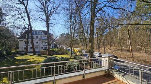 Ausblick - Einmalige Lage - 3-Zimmer-Wohnung mit großer Südwestterrasse am Schlachtensee