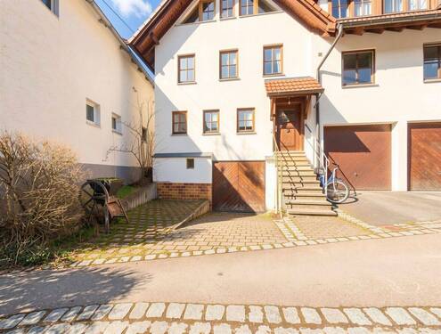 Haus - Doppelhaushälfte mit Charakter und großem Garten in Neidlingen