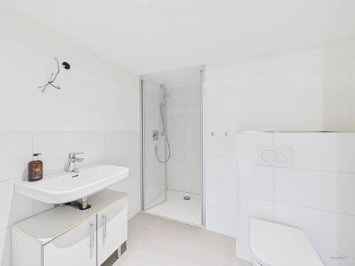 Badezimmer EG - 6 Zimmer Doppelhaushälfte in Neidlingen