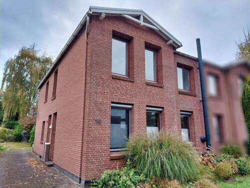 Exposébild - Ein Zuhause mit Potenzial - gemütliche Doppelhaushälfte mit Wintergarten, Carport und Gewächshaus