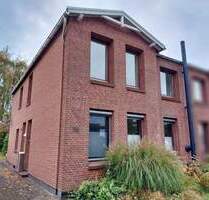 Ein Zuhause mit Potenzial - gemütliche Doppelhaushälfte mit Wintergarten, Carport und Gewächshaus - Nortorf