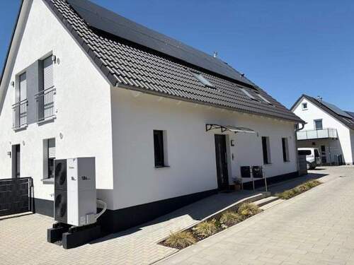 2 FH Ostseite/Eingang - DG- ETW in einem neuwertigem 2-FH, Schnaittach Erstbezug 1123 incl. Gartenanteil uvm.