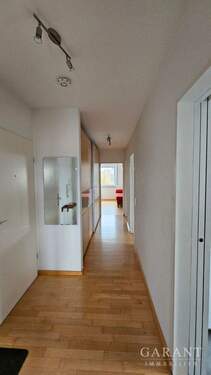 Flur mit Einbauschrank - 3 Zimmer Etagenwohnung in Neu-Ulm