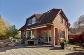 Bild 1 - Sehr gepflegtes Einfamilienhaus mit Vollkeller und Doppelcarport in ruhiger Lage von Garstedt