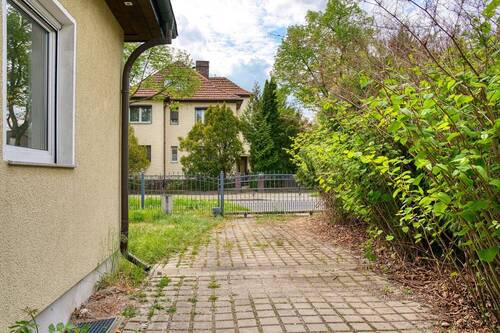 PKW Einfahrt - 4 Zimmer Einfamilienhaus in Berlin Kaulsdorf