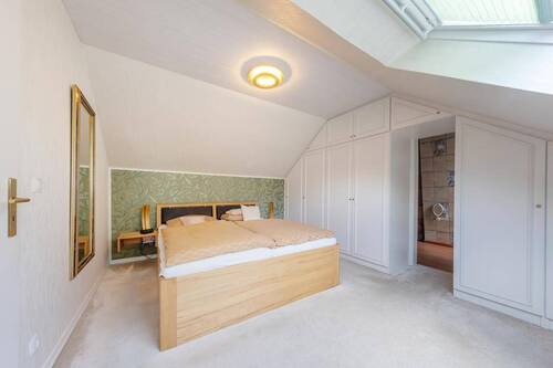 Schlafzimmer mit... - 