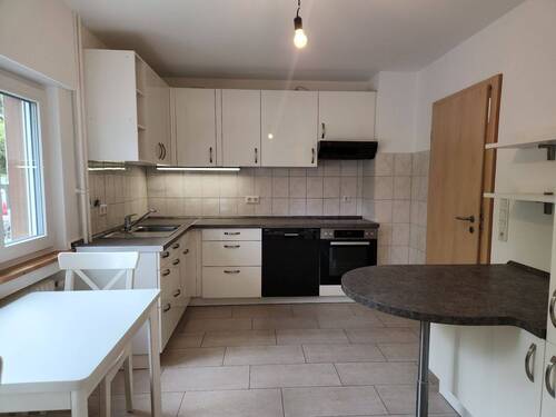 Wohnküche mit EBK und Speisekammer - 3 Zimmer Etagenwohnung in Frankfurt am Main