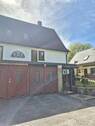 Ansicht mit Garage - 