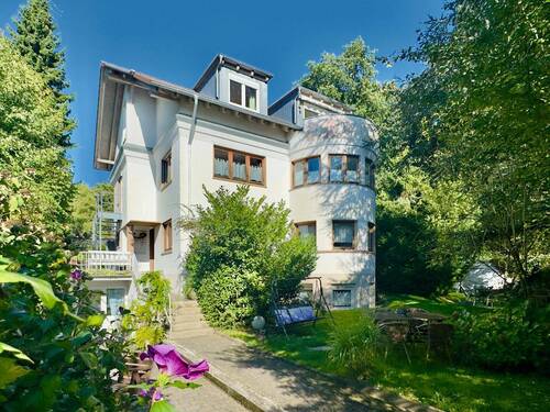 Gebäudeansicht - Großzügiges Wohnhaus in beliebter und ruhiger Lage von Friedrichshafen – vielseitige Nutzungsmöglichkeiten