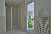 Badezimmer mit Dusche - 