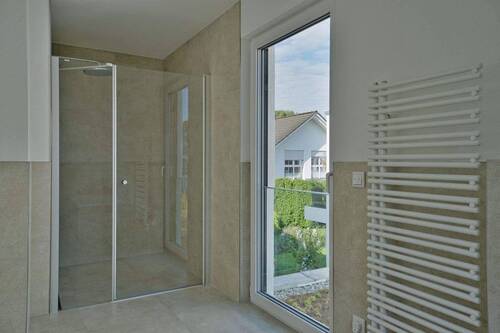 Badezimmer mit Dusche - 
