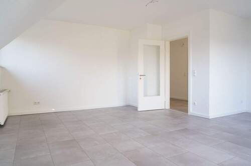 großzügiges Wohnzimmer - 