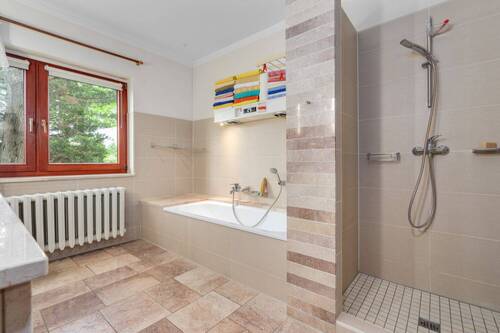 Erdgeschoss Badezimmer - 