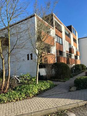 Wohnhaus - Vermietete Eigentumswohnung (Split-Level-Bausweise) in Buxtehude mit Garage