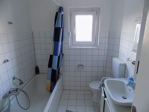 Bad - Etagenwohnung mit 62,40 m&sup2; in Waldkraiburg zur Miete