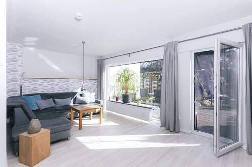 Helles Wohnzimmer - 5 Zimmer Reihenmittelhaus in Berlin