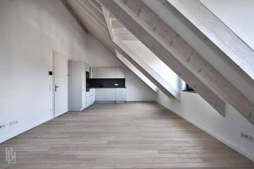 Zimmer - 2-Zimmer im Dachgeschoss zum Erstbezug - Hohe Decken, Einbauküche und Fußbodenheizung