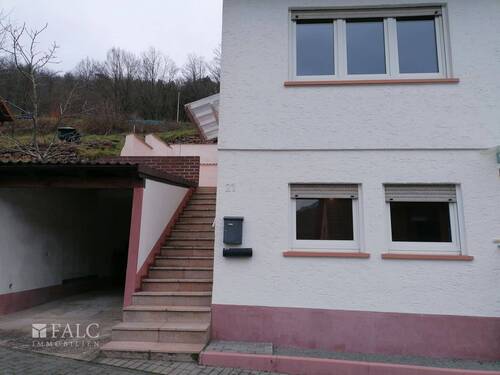  Zugang Eingang - 7 Zimmer Einfamilienhaus zum Kaufen in Eichenbühl