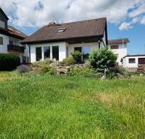 Großzügiges EFH mit sep. ELW und Garage in familienfreundlicher Lage in Altenstadt OT.