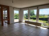 Wohnzimmer mit Fernblick - Mehrfamilienhaus, Wohnhaus mit 188,00 m² in Altenstadt zum Kaufen
