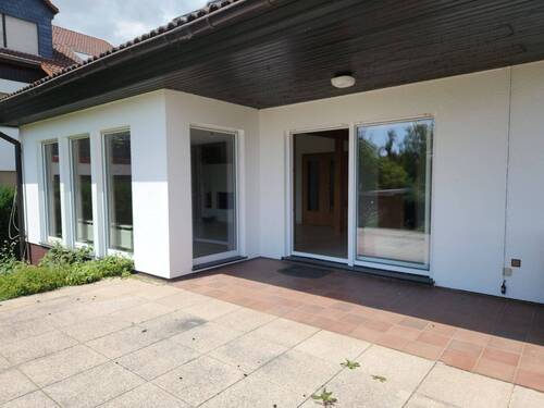 teilweise überdachte Terrasse - 