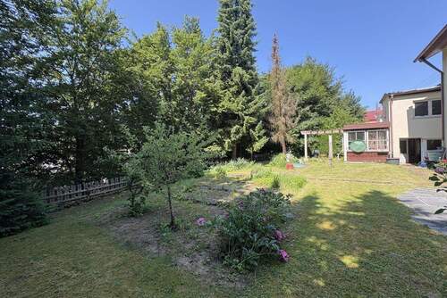 Garten/unterkellerte Garage und Werkstatt mit Pergola - 