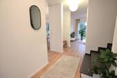 Flur / Eingangsbereich - 7 Zimmer Doppelhaushälfte zur Miete in Schloß Holte-Stukenbrock