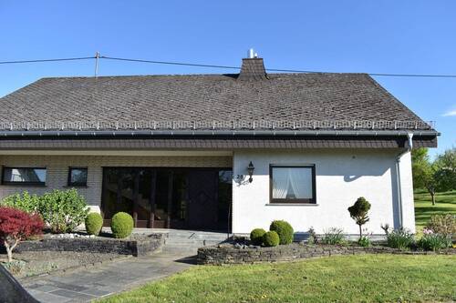 Front (1).JPG - 6 Zimmer Einfamilienhaus zum Kaufen in Mittelstrimmig