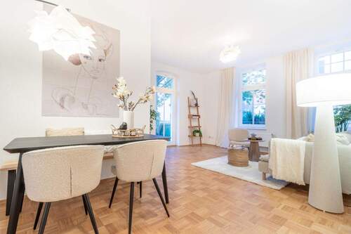 Wohn-/Esszimmer - Traumhafte Altbauwohnung mit Balkon im Herzen des Vorderen Westens
