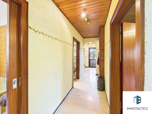 Flur EG - 6 Zimmer Einfamilienhaus in Simmertal