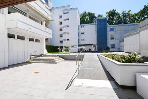 Bild1 - Licht, Ruhe und Lebensqualität - 2,5-Zi-ETW mit großem Balkon und Tiefgaragenstellplatz