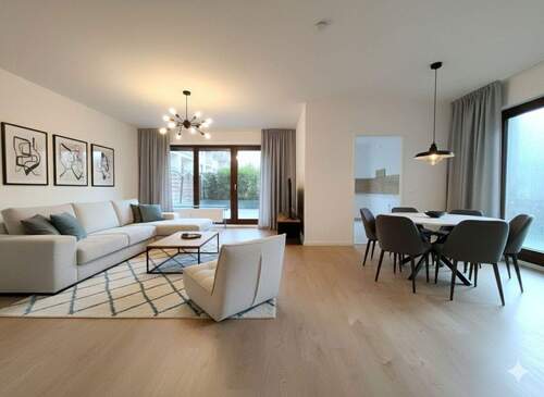 Wohnzimmer (KI möbliert) - 