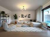 Wohnzimmer 2 (KI möbliert) - 