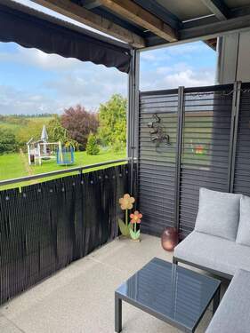 Aussicht - Familienfreundliche 4-Zimmer-Wohnung mit Balkon und Terrasse in Engen