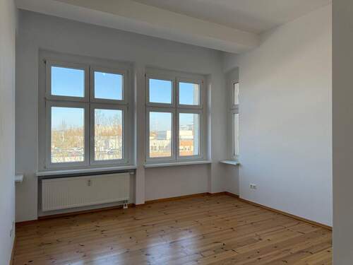 Zimmer - Bezugsfreie, lichtdurchflutete 2-Zi.-Altbauwohnung mit Balkon und optimalem Grundriss nahe Weißensee