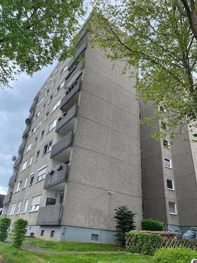 AnsichtEingang - Komfortable 3-Zimmer-Wohnung in Vellmar mit Badewanne & Balkon