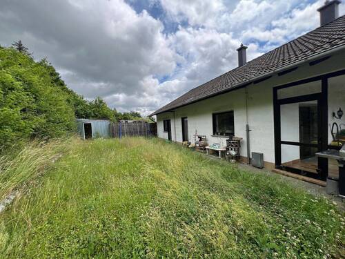 Rückansicht mit Garten - 